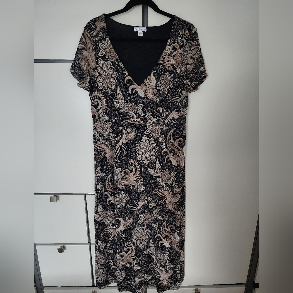 Croft&barrow brown maxi dress with a paisley print L.pit to pit 20" length 49"